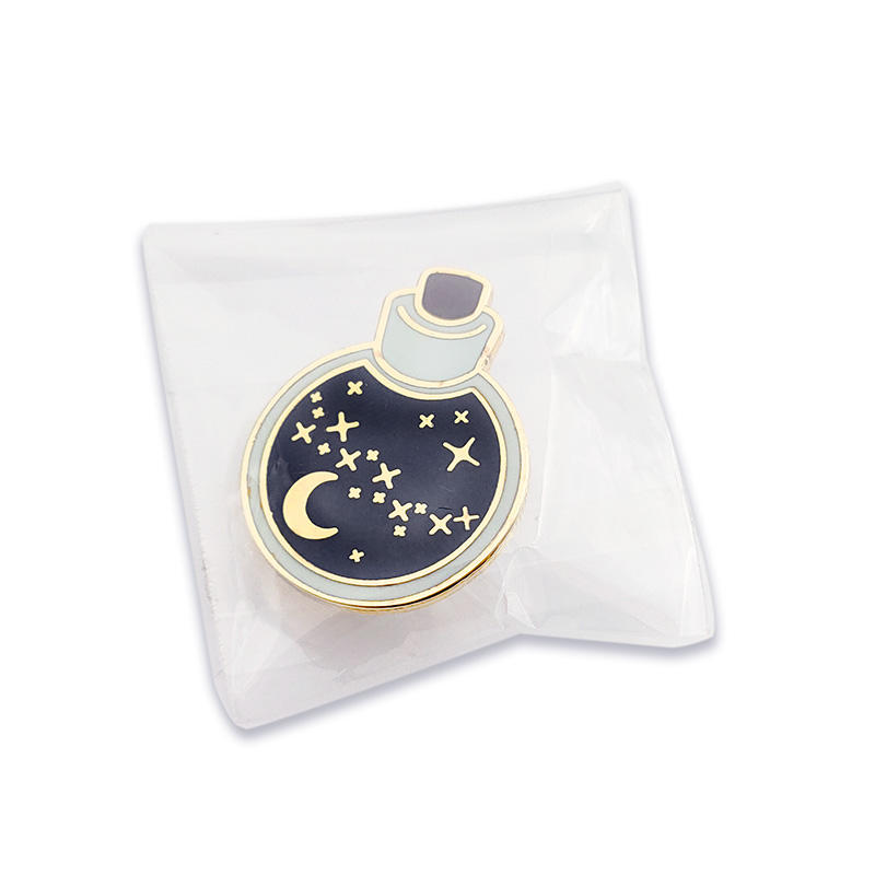 New creative moon shape metal brooch cartoon moon badge