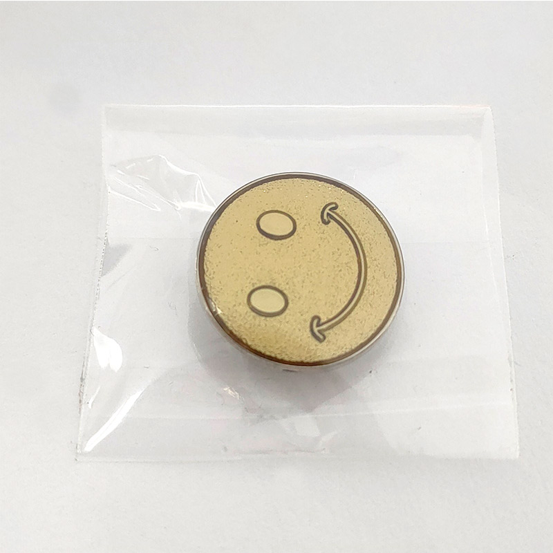 Cute smiley face pin custom smiley badge badge emoticon service star fashion popular business badge