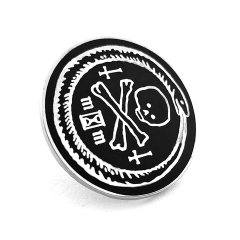 Original cartoon skull modelling creative quirky student bag costume versatile metal badge