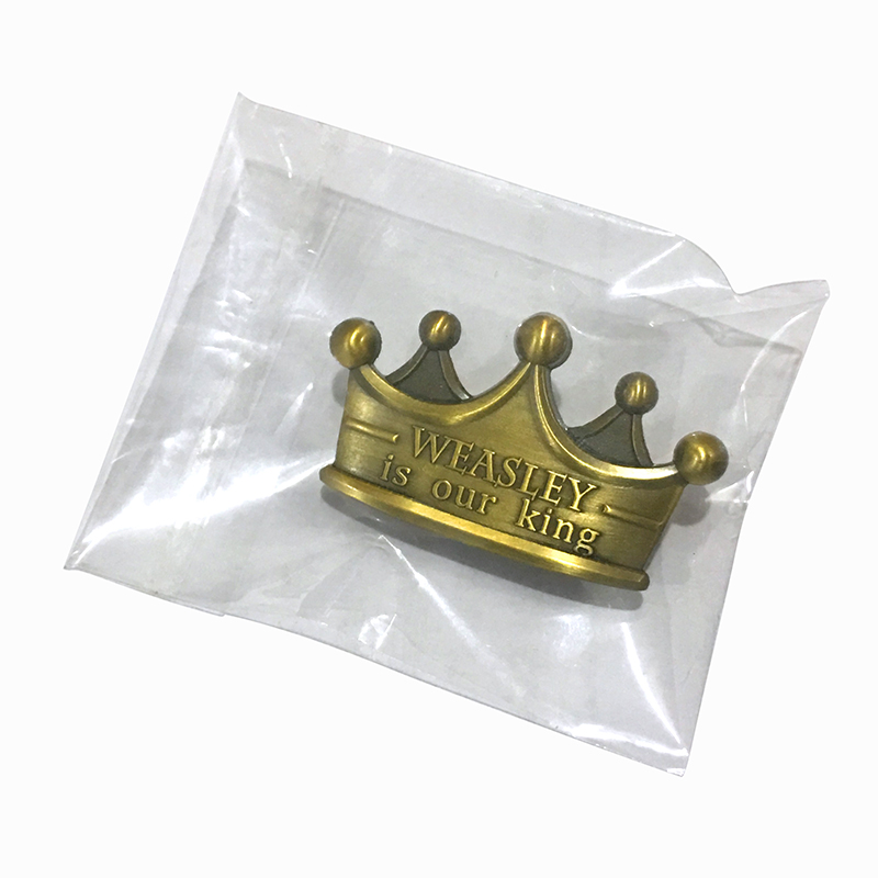 Hot brooches in Europe and the United States fashion cartoon cute crown student badges