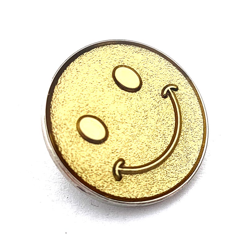 Cute smiley face pin custom smiley badge badge emoticon service star fashion popular business badge