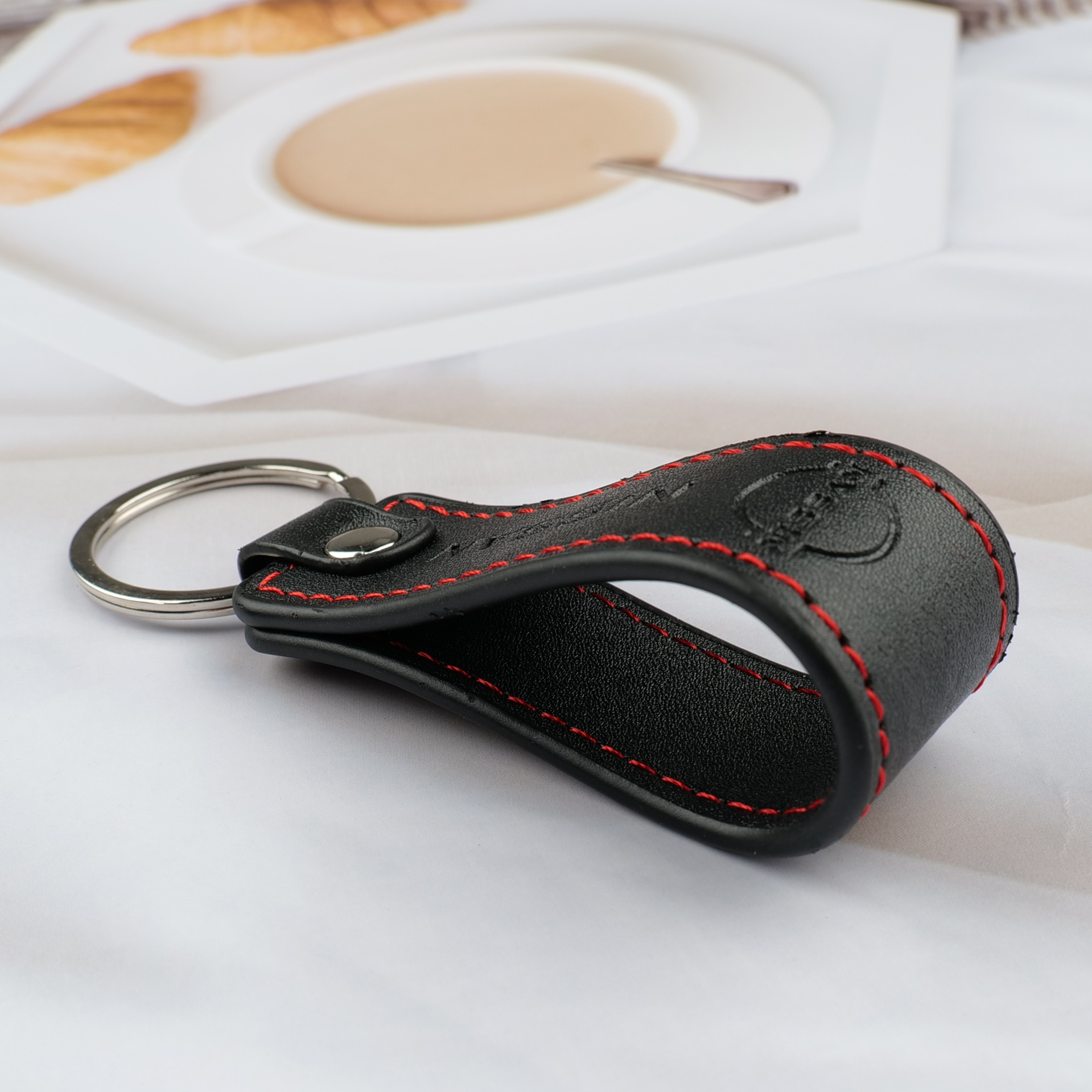 Leather keychain diy pendant car keychain pendant genuine leather embossed LOGO leather car key pendant