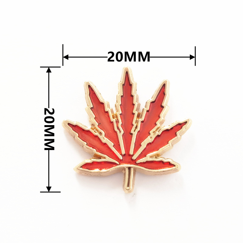 Hot selling maple leaf brooch, clothing and hat decoration brooch, anti-exposure badge, maple leaf badge in stock