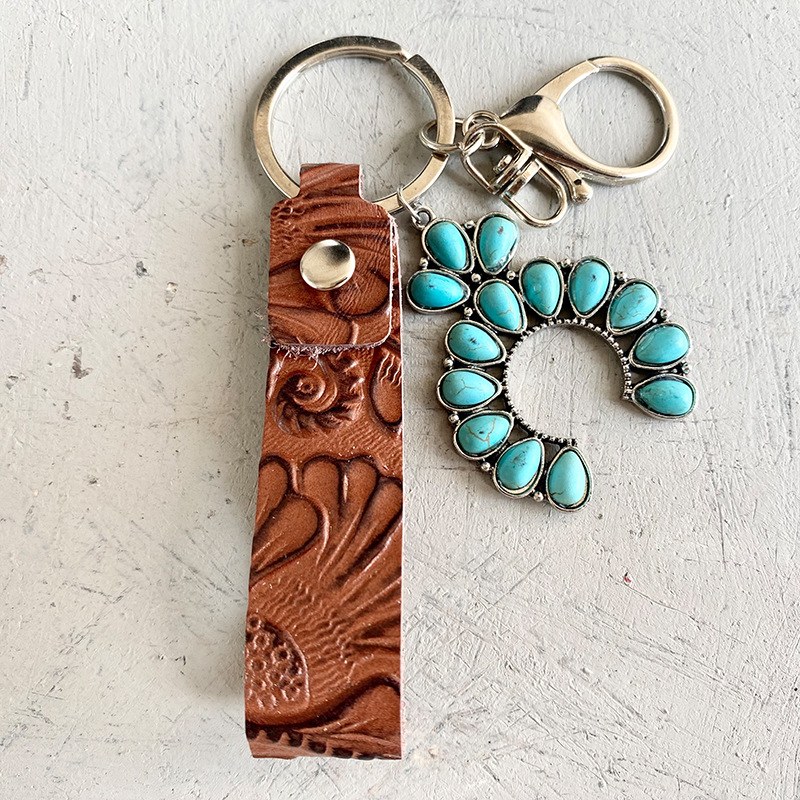 Customized embossed keychains, genuine leather keychains, hangtags, gift accessories, car keychains with customizable logos, imitation leather keychains, creative business gift leather keychains