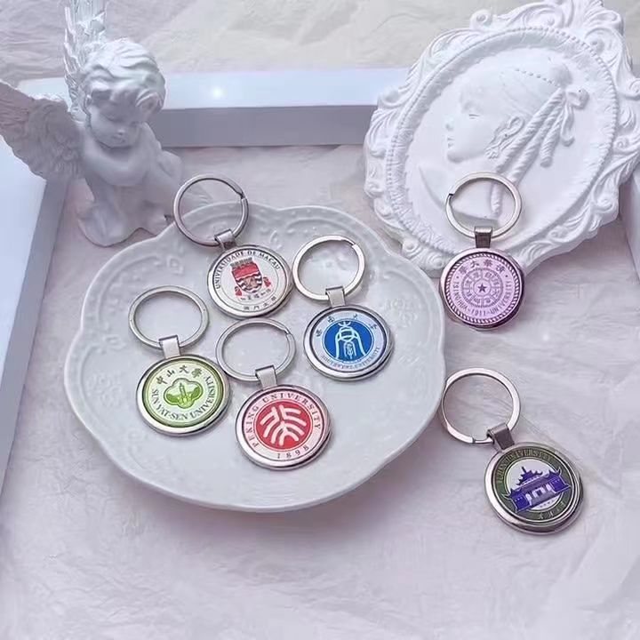 Double sided customized keychain, crystal photo engraving, customized university emblem, graduation commemorative gift