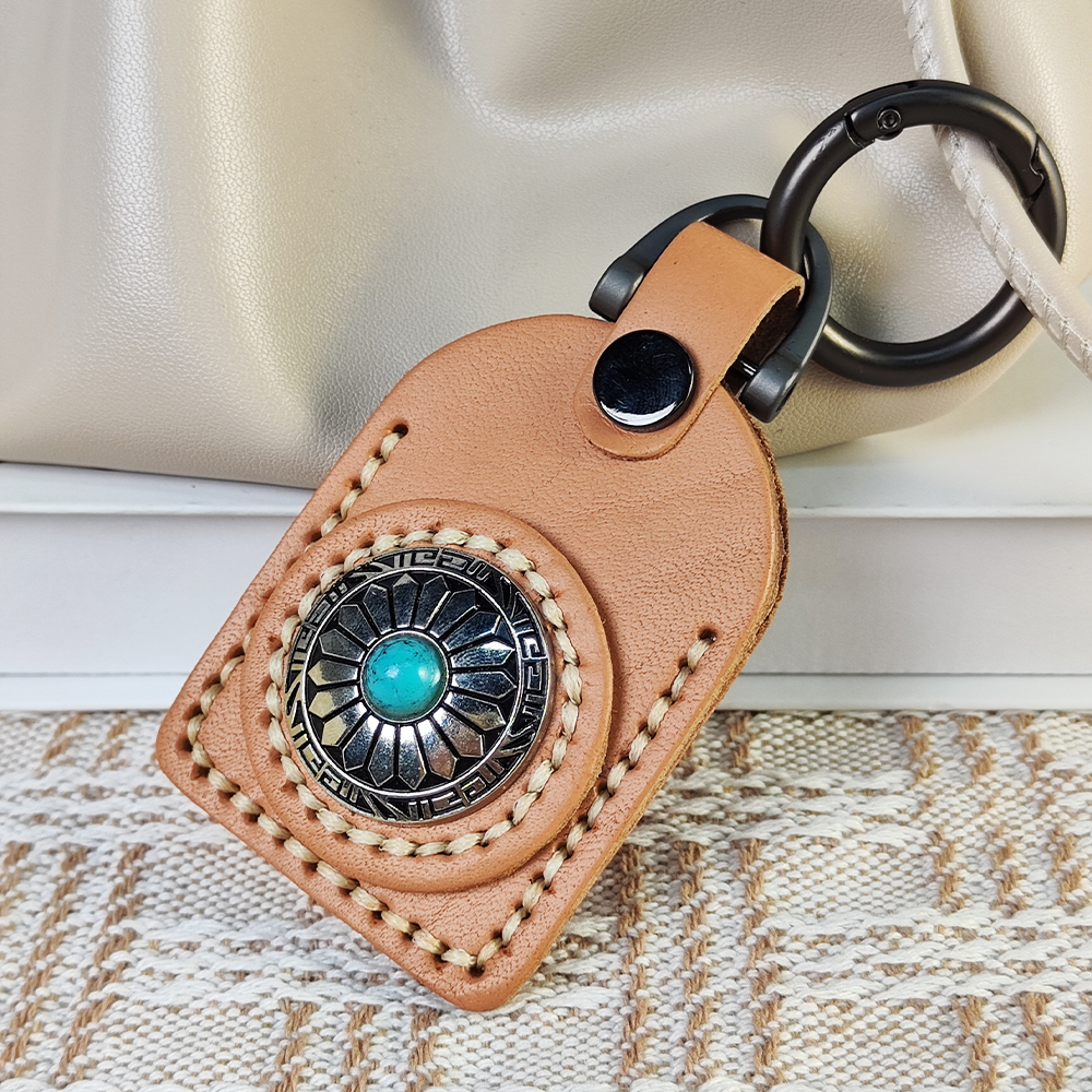 Hand-stitched Vintage Cowhide Car Keychain Creative Small Gift Exquisite Key Pendant