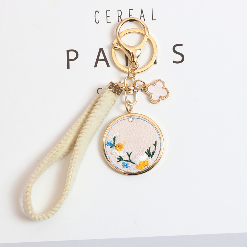 Customized PU Leather Key Chain Embroidered Daisy Key Ring Exquisite Key Ring Fashion Bag Pendant Car Key Ring Printable LOGO Key Texture Key Chain Bag Pendant Small Gift Factory Made