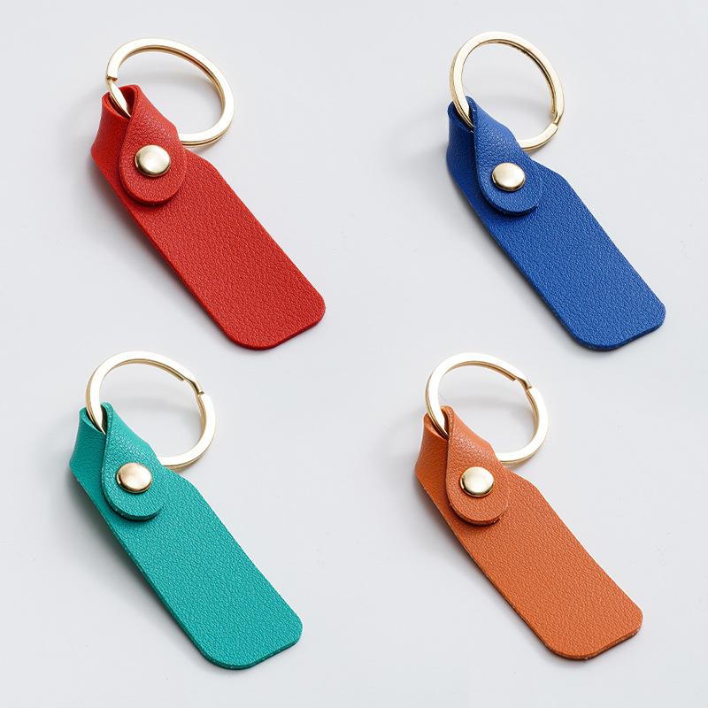 Alien PU keychain for men and women Instagram small gifts, simple leather car pendant, personalized keychain hanging accessories wholesale