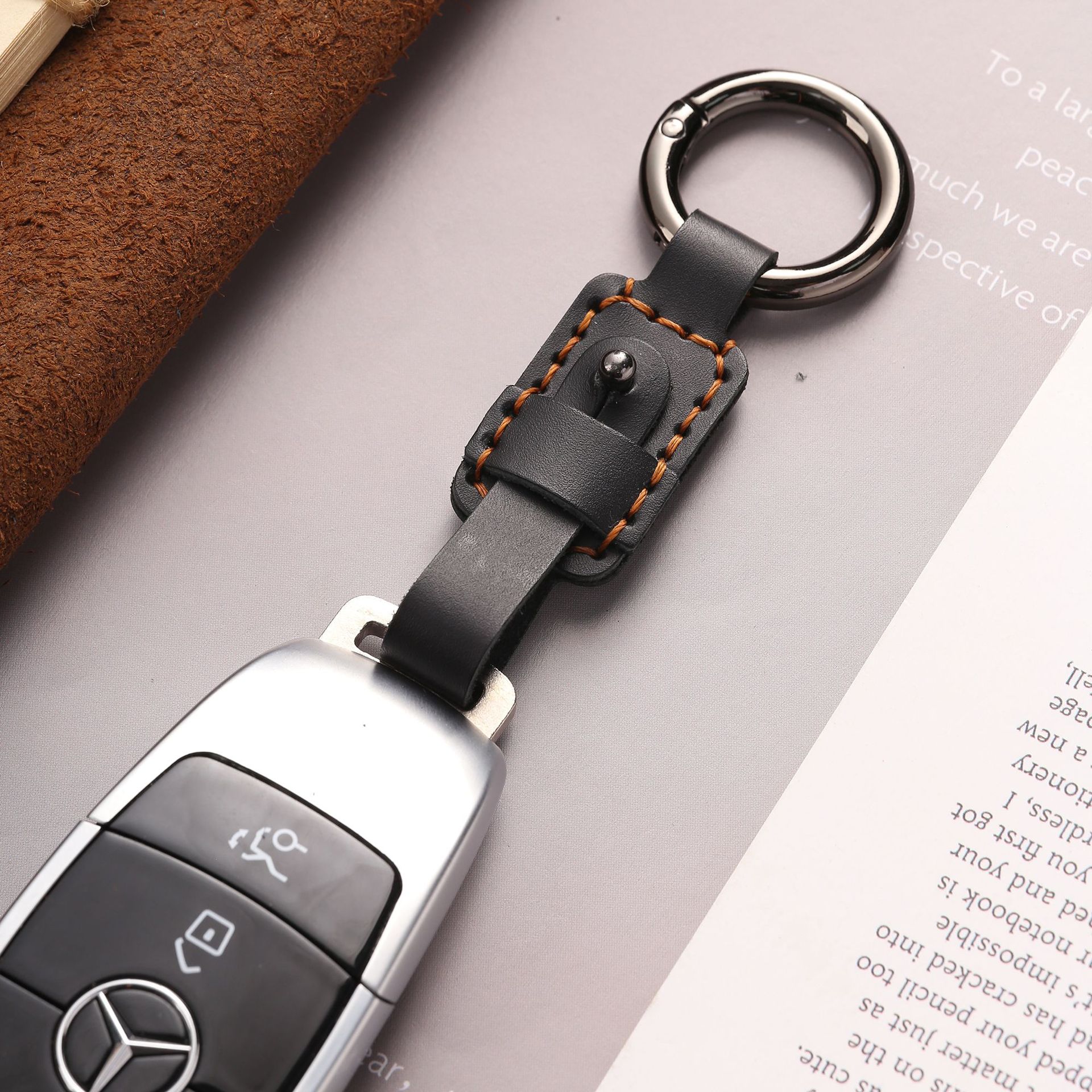 Car leather keychain handmade can be hung on the waist personality retro creative multifunctional key rope first layer cowhide