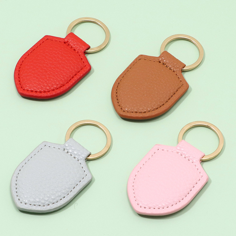 Shield leather car keychain business creative leather keychain personalized small gift keyring pendant wholesale